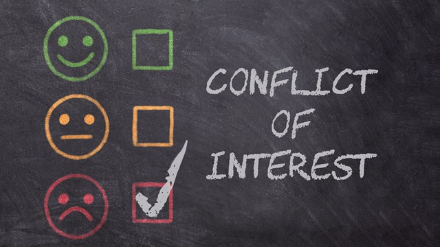 Conflict of Interest text written on blackboard with chalk. Concept for mediation, resolving conflict, dispute.