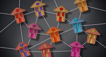 Q&A: Understanding the Difference Homeowner Association concept with wooden residential homes models and text